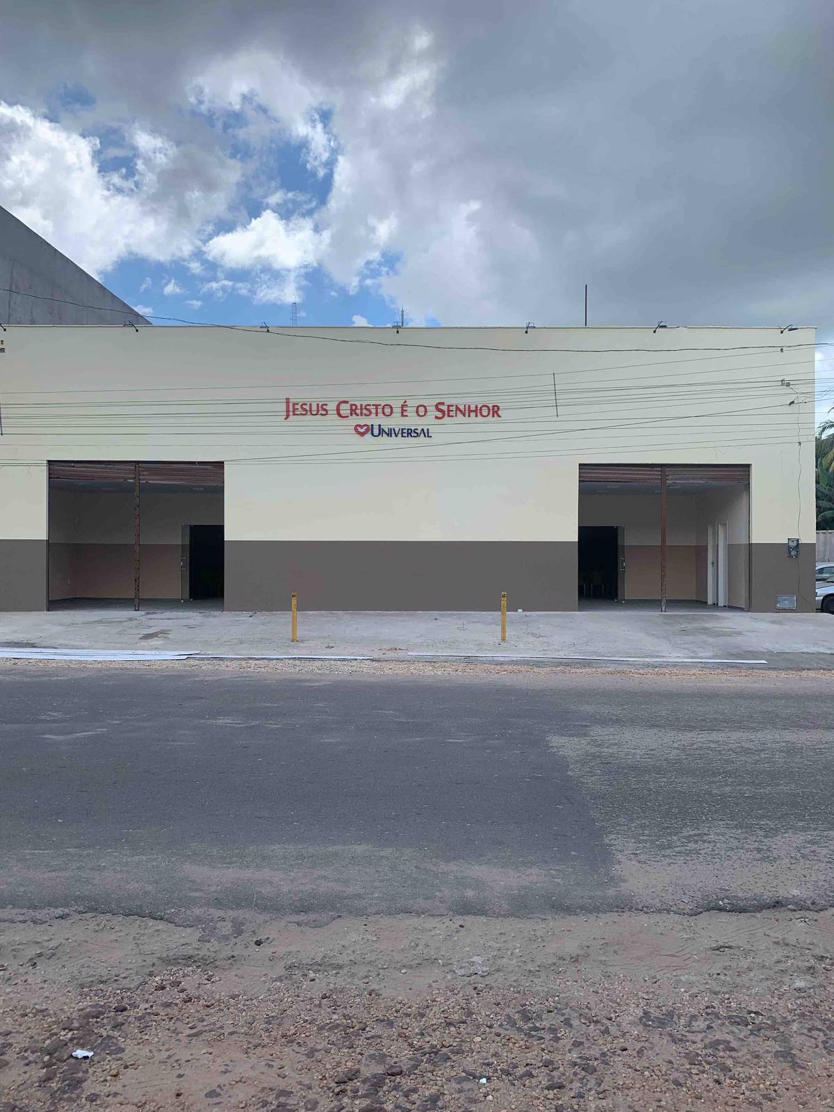 Igreja Universal CHAPADINHA - Av.Ataliba Vieira de Almeida , 1517 - Centro, Chapadinha - Maranhão  - 65500-000 - Brasil, 1517 - Centro Chapadinha - Maranhão - Brasil