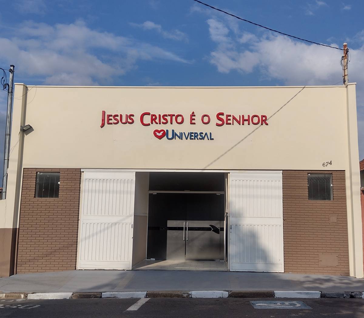Igreja Universal ITAPIRA - Avenida Rio Branco, 674 - Centro, Itapira - São Paulo  - 13970070 - Brasil, 674 - Centro Itapira - São Paulo - Brasil