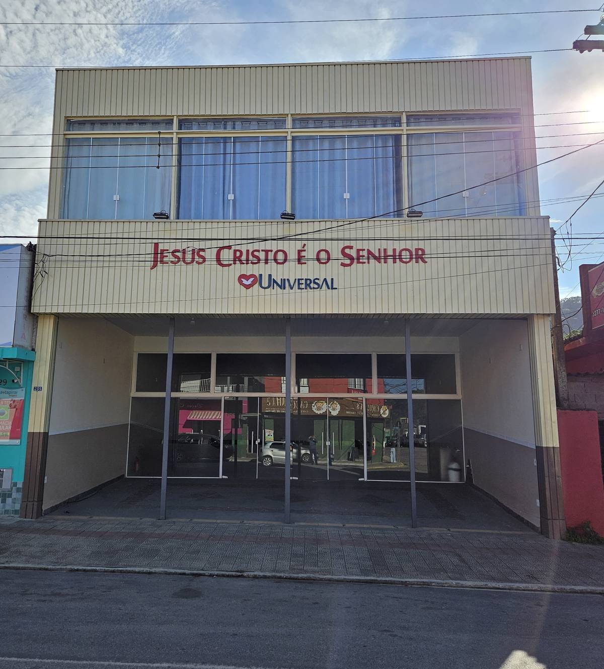 Igreja Universal TAPIRAI - Avenida Professor Natan Chaves, 235 - Centro, Tapiraí - São Paulo  - 18180041 - Brasil