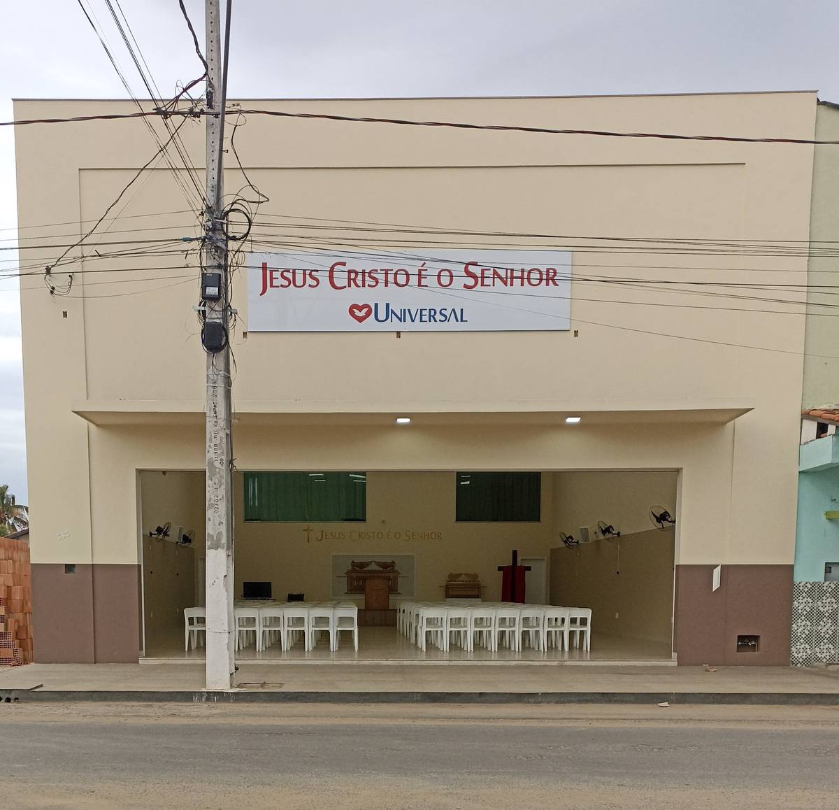 Igreja Universal VARZEA DA PALMA - Avenida Adelino Aguiar , 565 - Caiçaras 2, Varzea da Palma - Minas Gerais  - 39260000 - Brasil