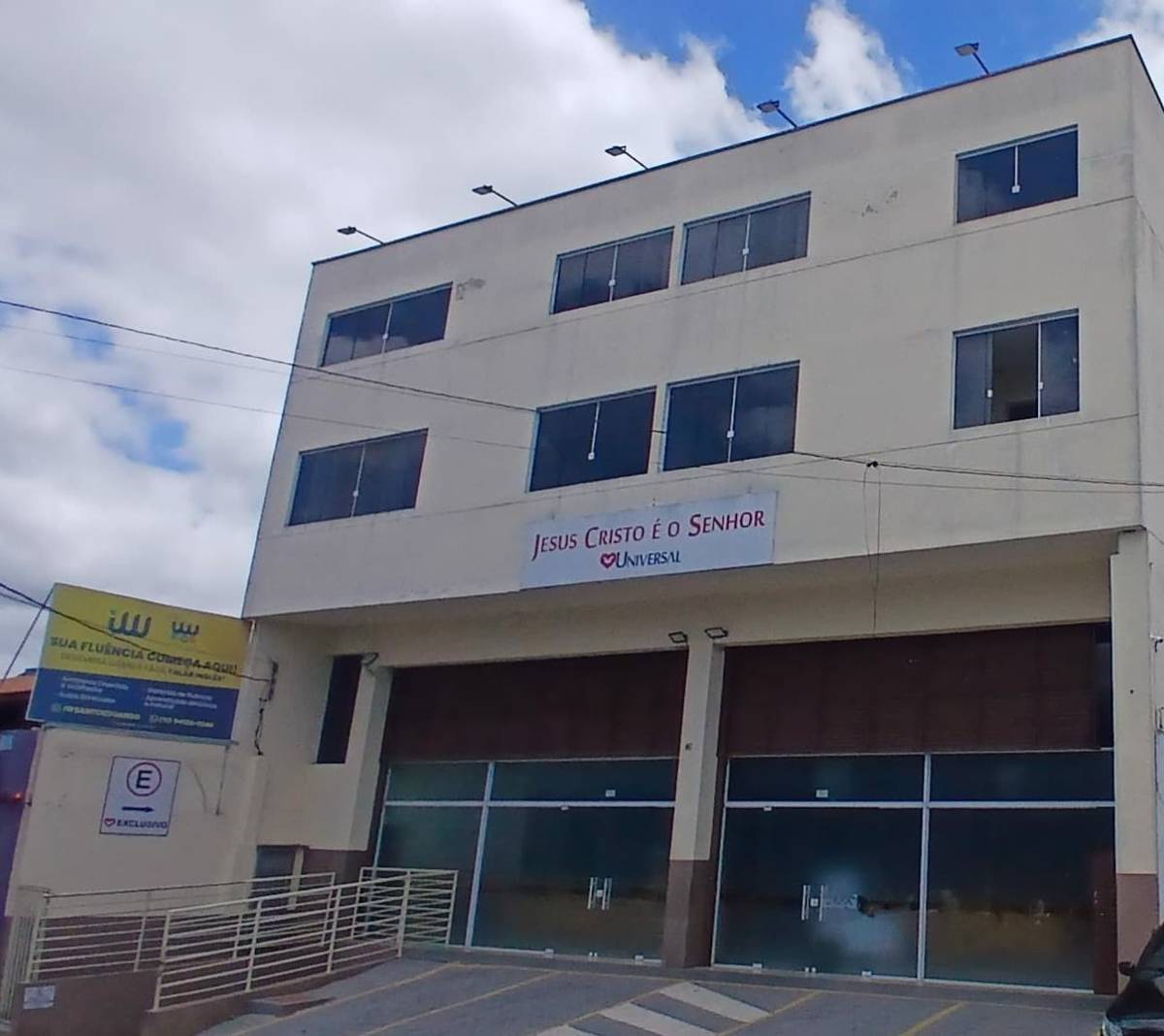 Igreja Universal SANTO EDUARDO - Rua Igarapava, 16 - Jardim Santo Eduardo, Embu das Artes - São Paulo  - 06823320 - Brasil