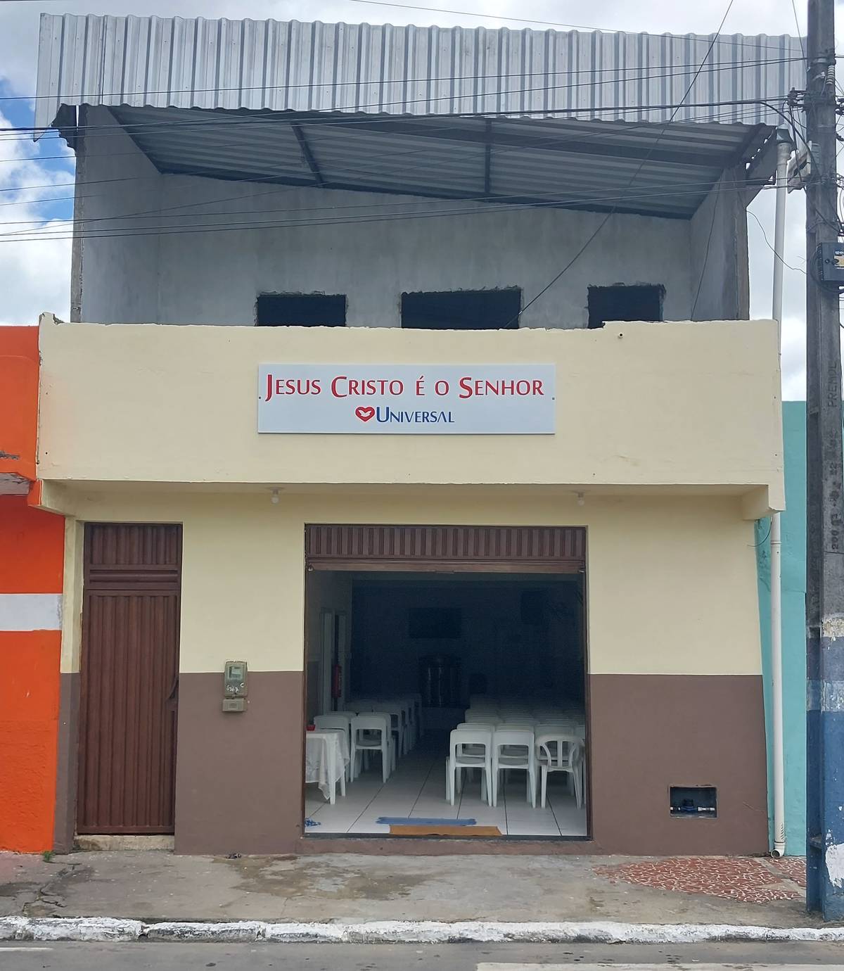 Igreja Universal SANTA CRUZ II - Praça Manoel Alves Lira, 74 - Centro, Santa Cruz da Vitória - Bahia  - 45725000 - Brasil, 74 - Centro Santa Cruz da Vitória - Bahia - Brasil