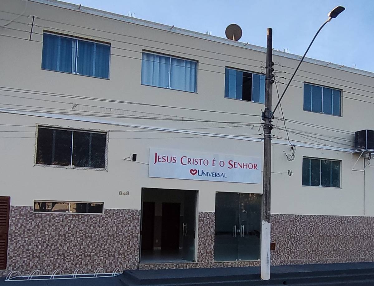 Igreja Universal AIMORES - Av. Raul Soares, 848 - Centro, Aimorés - Minas Gerais  - 35200000 - Brasil
