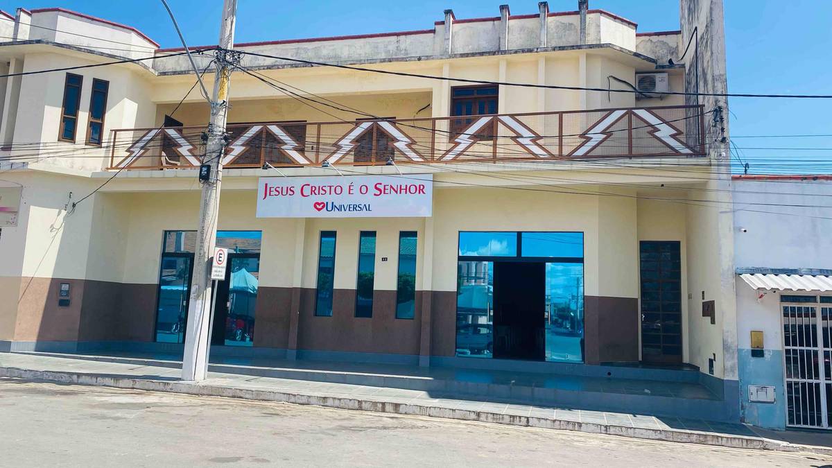 Igreja Universal PALMAS - Praça Dr Alcebíades Dias Laranjeiras , 48 - Centro, Palmas de Monte Alto - Bahia  - 46460000 - Brasil