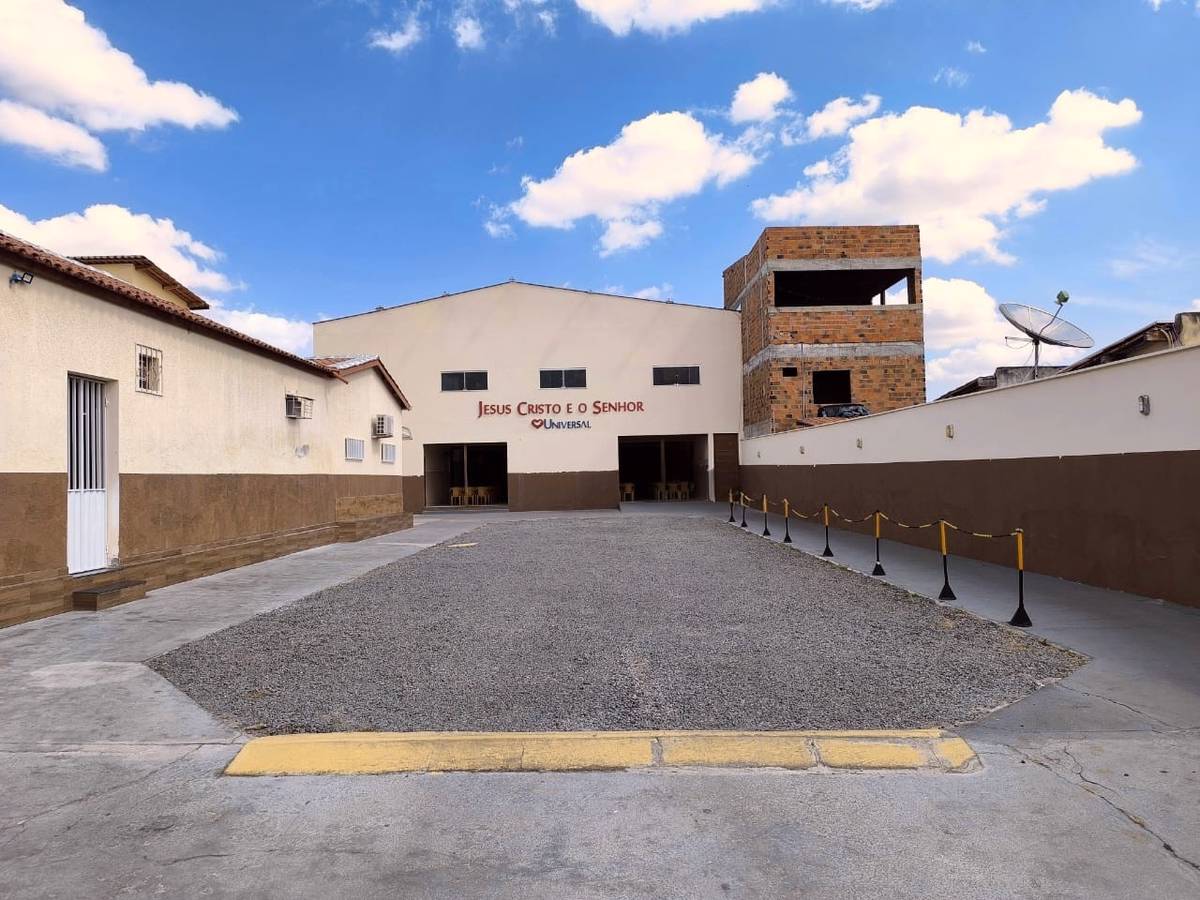 Igreja Universal IPIRA - Av Anísio Dutra , 59 - centro , Ipirá - Bahia  - 44600000 - Brasil