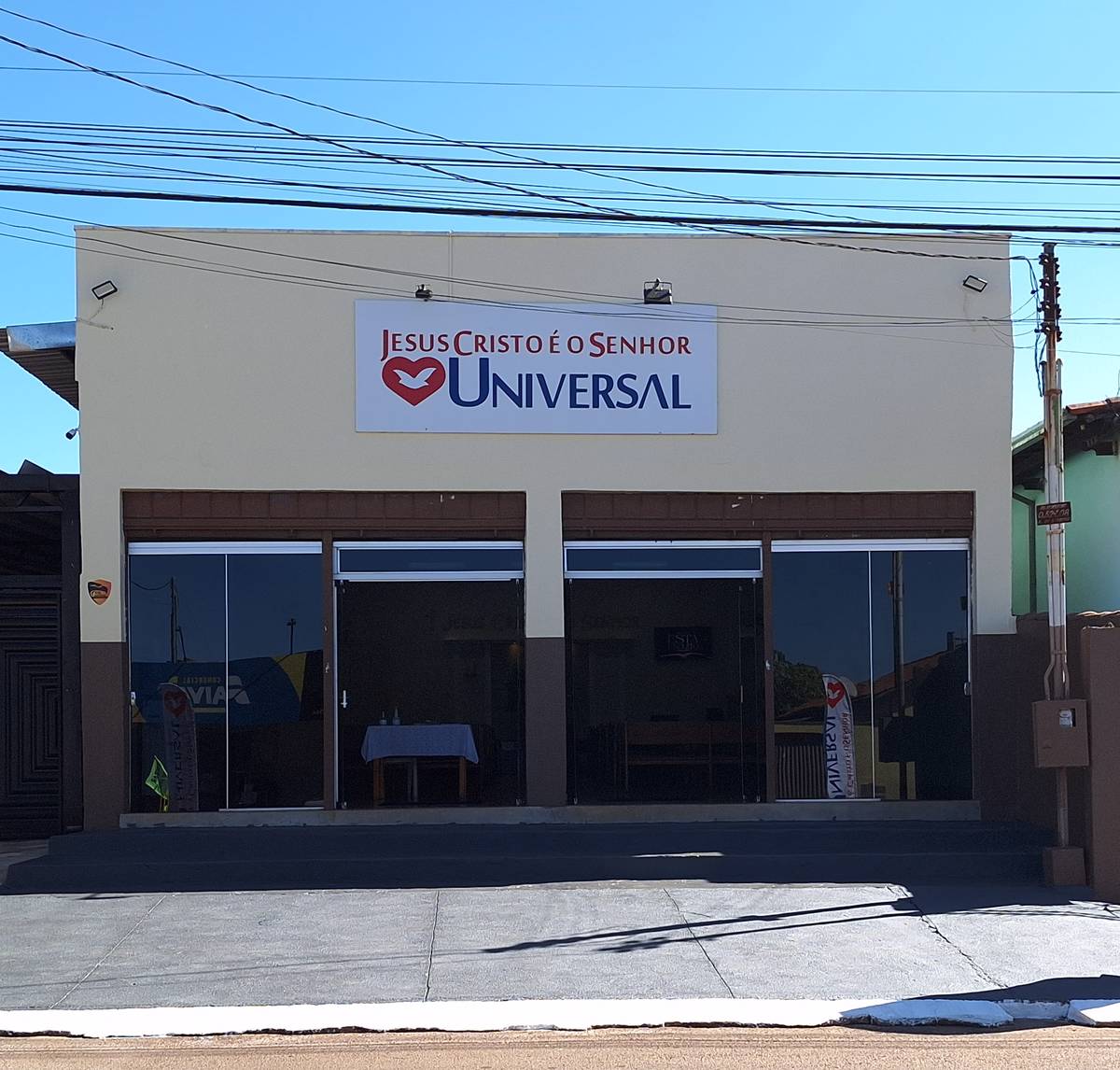 Igreja Universal BAIRRO DE LURDES - Avenida Comercial, Qd. 52, Lt. 08 - Bairro de Lourdes, Anápolis - Goiás  - 75095775 - Brasil