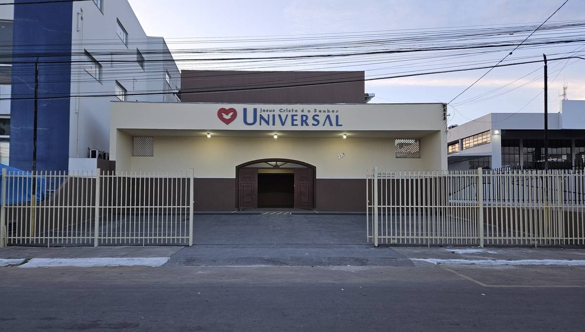 Igreja Universal POCOES - Praça Divino Espírito Santo, 220 - Centro, Poções - Bahia  - 45260061 - Brasil, 220 - Centro Poções - Bahia - Brasil