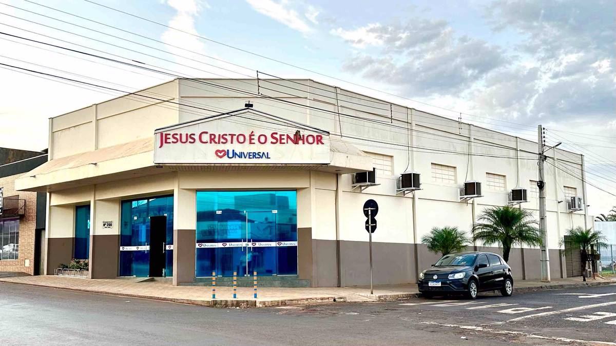 Igreja Universal QUIRINOPOLIS - Av. Garibaldo de Teixeira , 200 - Centro, Quirinópolis - Goiás  - 75860000 - Brasil