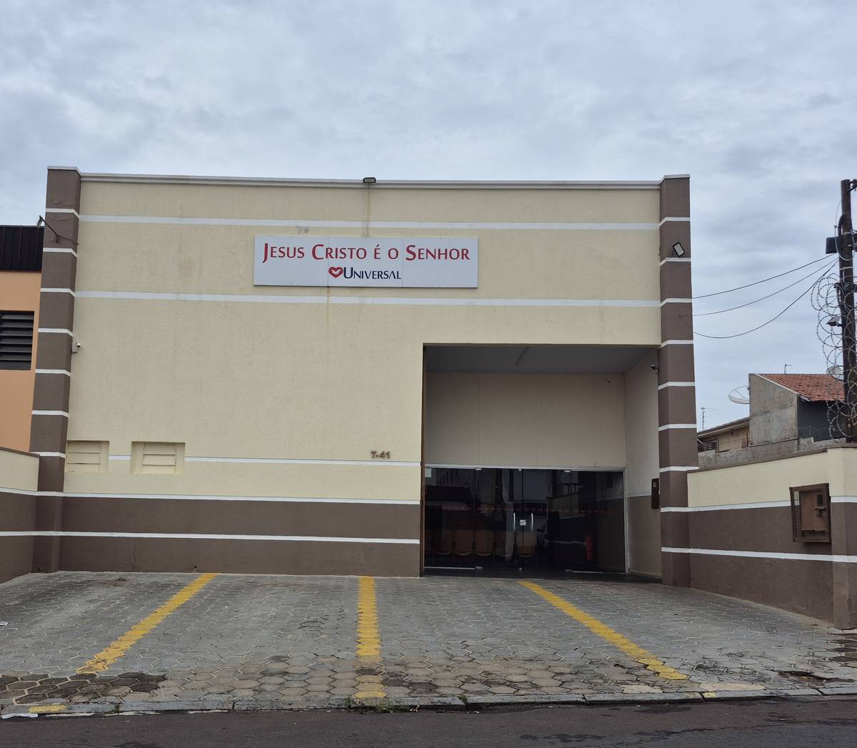 Igreja Universal JARDIM CAROLINA - Rua Benedito Ribeiro dos Santos, 741 - Núcleo Residencial Presidente Geisel, Bauru - São Paulo  - 17033430 - Brasil, 741 - Núcleo Residencial Presidente Geisel Bauru - São Paulo - Brasil