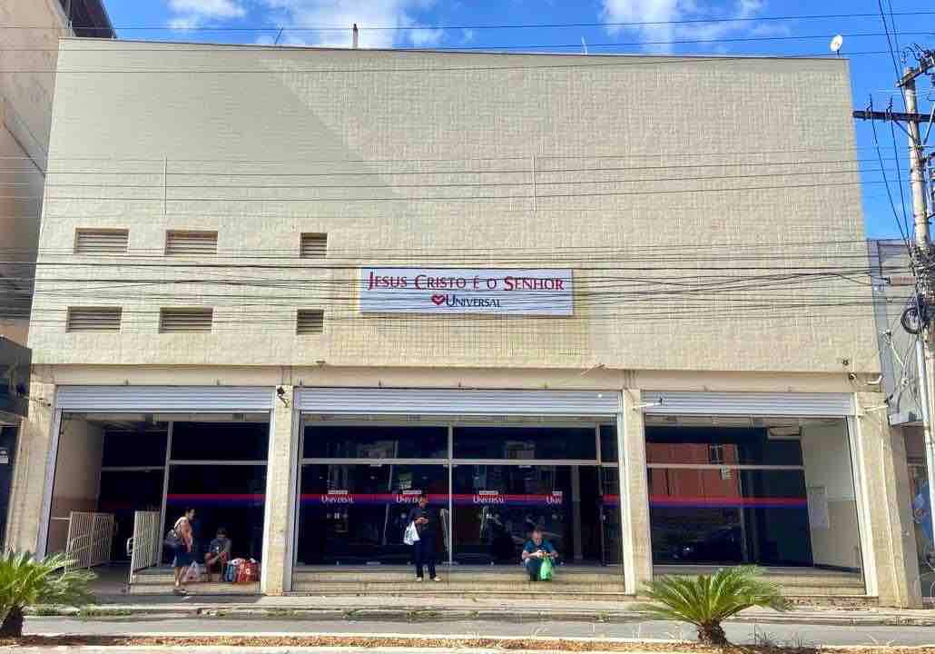 Igreja Universal PONTE NOVA - Avenida Francisco Vieira Martins, 850 - Palmeiras, Ponte Nova - Minas Gerais  - 35430-226 - Brasil