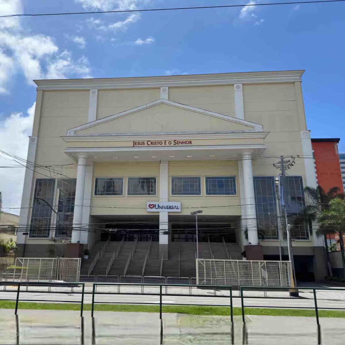 Igreja Universal SANTOS - Avenida Ana Costa, 329 - Gonzaga, Santos - São Paulo - 11060001 - Brasil, 329 - Gonzaga Santos - São Paulo - Brasil